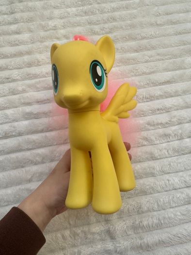 My Little Pony Styling approx. 21 cm.  Fluttershy Brushable Pony 2013 Used Please see photos