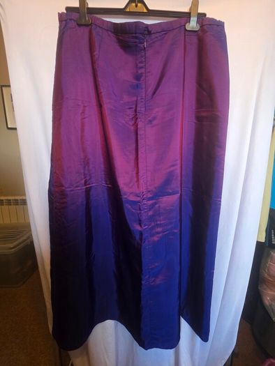 size 22 Gina Bacconi skirt