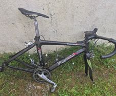 Pagini frameset and carbon wheels .