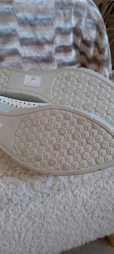 Ladies shoes