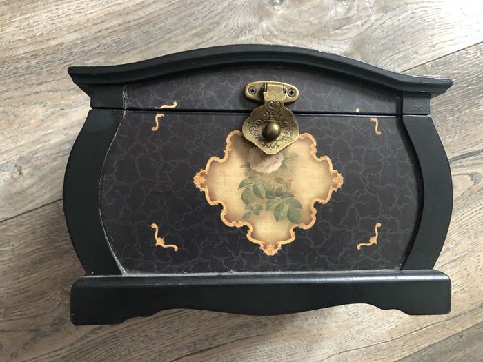 Jewellery box