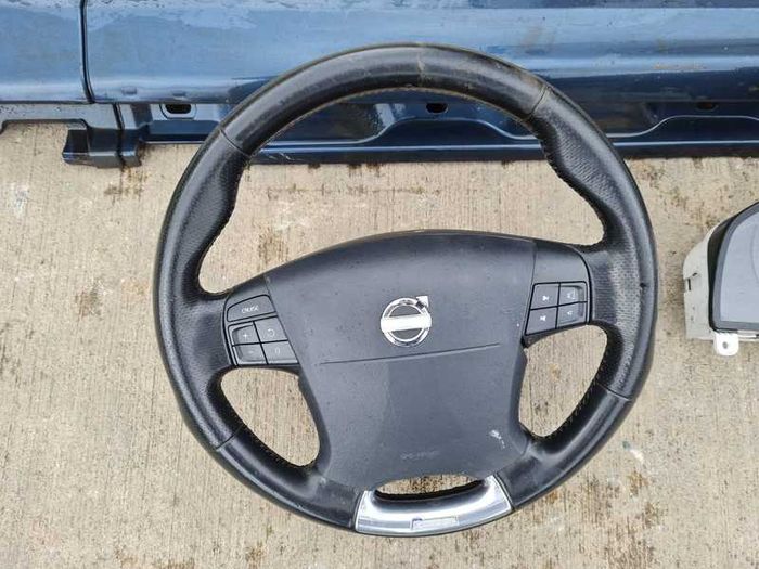 Volvo V70 07-16 R-Design Extras , side skirts , clocks , steering wheel etc @ OCG