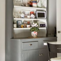 Pine dresser kitchen hutch with 2 x drawers and pull out drawers