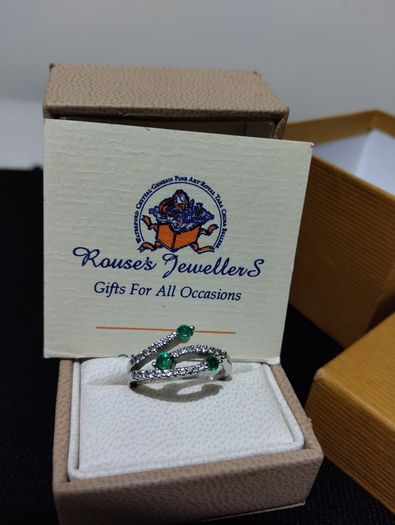 18ct white gold diamond and emerald dress ring