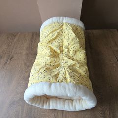 Large Guinea pig tunnel - yellow bees