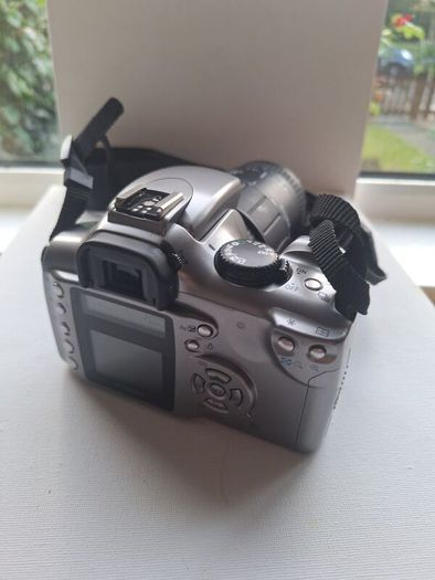 Canon EOS 300D digital SLR camera