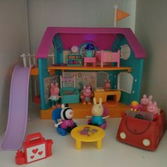 Peppa pig clubhouse with extra accessories and figures