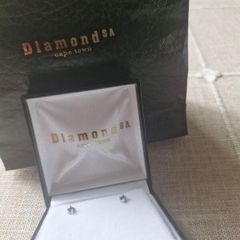 studs earrings