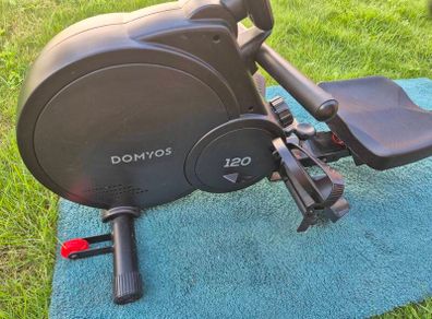 Foldable rowing machine