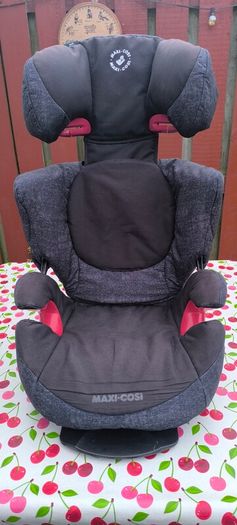 Maxi Cosi Rodifix high back booster seat.