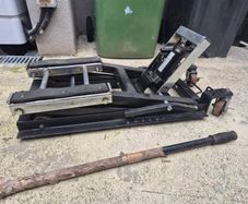 Hydraulic motorcycle lift