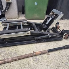 Hydraulic motorcycle lift