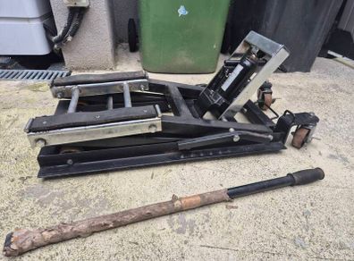 Hydraulic motorcycle lift