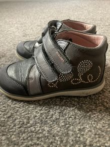 Girls shoes size 27