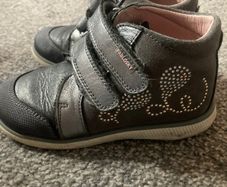 Girls shoes size 27
