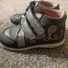 Girls shoes size 27