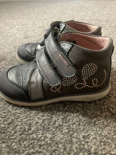Girls shoes size 27