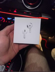 Apple AirPods reps