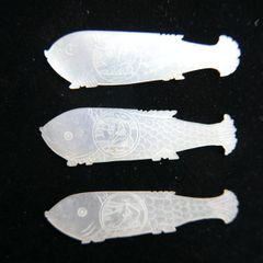 Antique 18th Century Chinese Mother Of Pearl Fish Gaming Counters