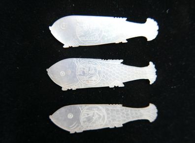 Antique 18th Century Chinese Mother Of Pearl Fish Gaming Counters