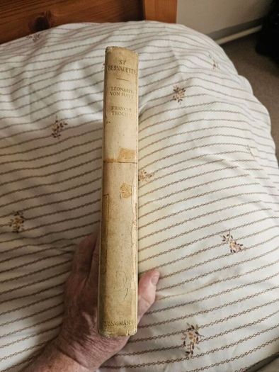 St Bernadette. A Pictorial Biography By Leonard Von Matt And Francis Trouchu. First Edition 1957. Large Volume Hardback In Fair Condition.  See Photos For Same.