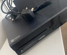 Xbox one plus Grand Theft Auto/ Fallout4