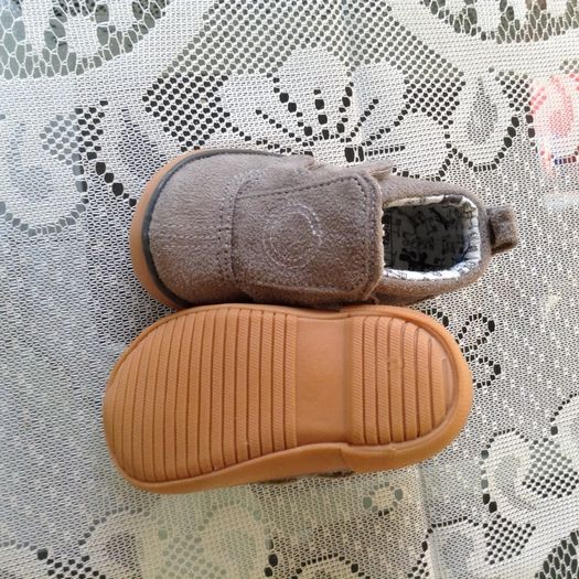 Boys brand new shoes size is 1 (uk 0.5)