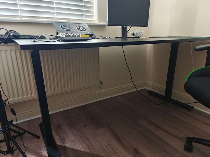 desktop and chairs gamming