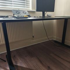 desktop and chairs gamming