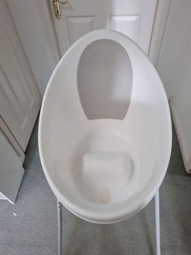 Shnuggle baby bath and stand