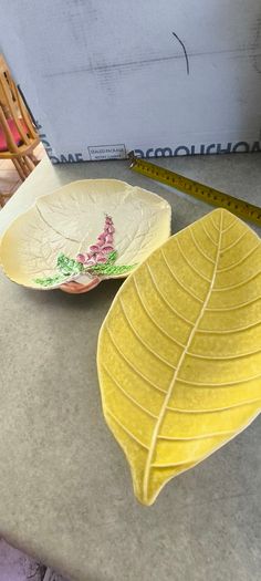 2 Different Itmes-1- Lovely Carlton Ware Foxglove Dish - Made In England - 8 1/2 Inchwide 25.00euro- 2-sylvac Pottery 29 Cm Long Yellow Leaf Plate No. 1904 8 Made In England 25.00 Euro.