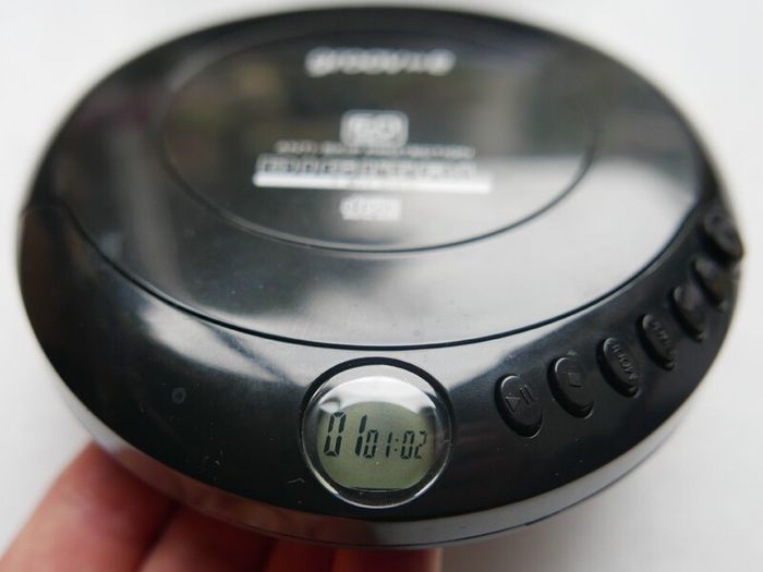 Groov-e Personal Portable CD Player Black GV-PS110-BK Works Well.