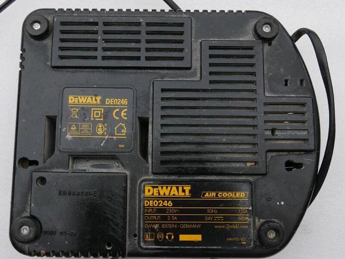 Genuine DeWalt / 24V Battery Charger DE0246 DE0245 N02