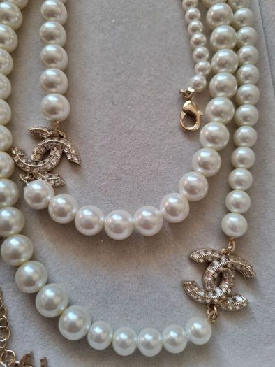 Long Pearl necklace