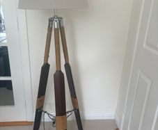 Tripod lamp