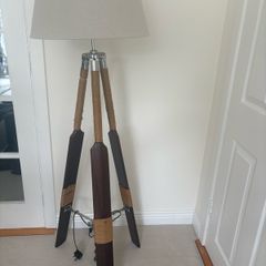 Tripod lamp