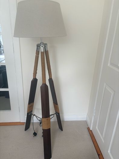 Tripod lamp