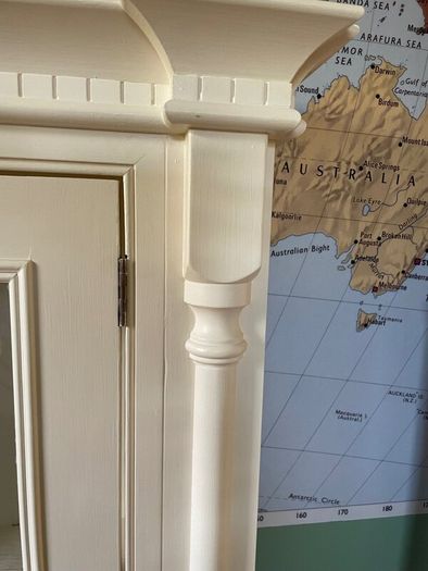 Wall display cabinet