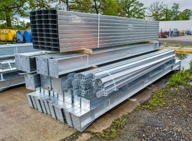 90ft x 40ft x 16ft  portal frame building
