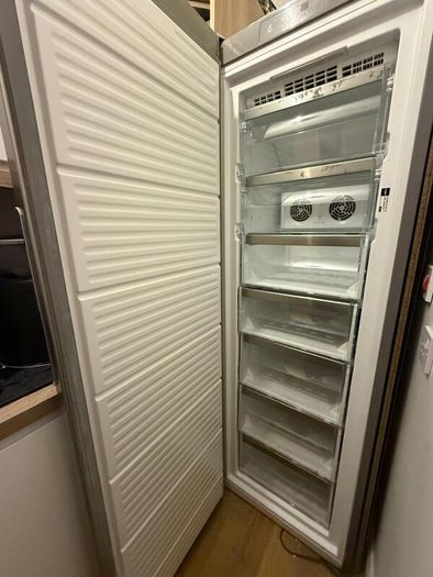 Whirlpool Upright Freezer Inox UW8 F2C XLSB UK 2