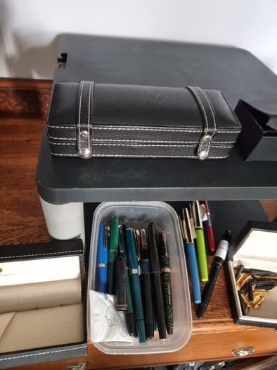 fountain pens , nibs , cases