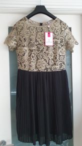 Want That Trend Black And Gold Sz 14 - Bnwt
