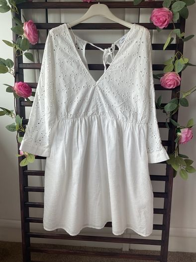dress Zara white Broderie anglaise dress size large