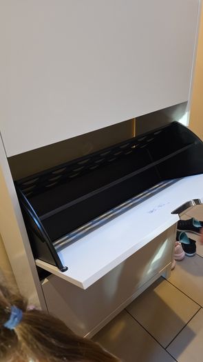 Shoes cabinet