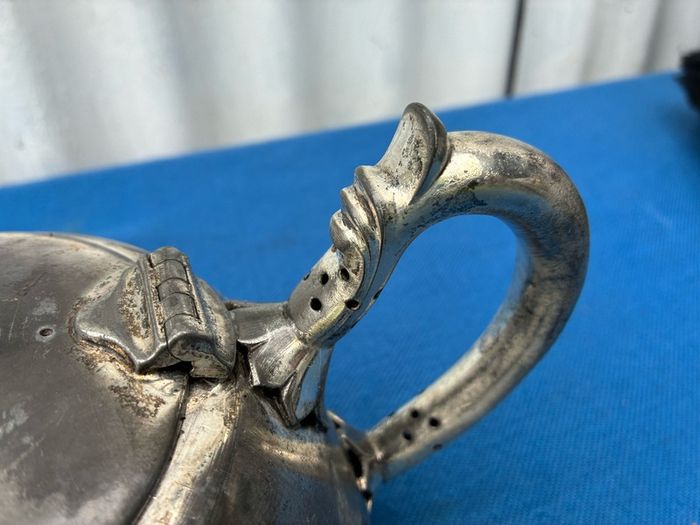 Walker and Hall Sheffield silver plated tea pot
