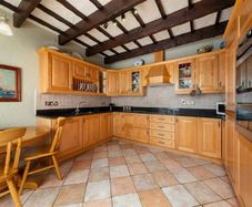 Solid Maple Kitchen, Black Granite Worktops & Premium Appliances (Neff/Bosch)