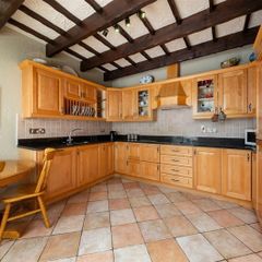 Solid Maple Kitchen, Black Granite Worktops & Premium Appliances (Neff/Bosch)