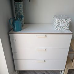 white chest of drawers