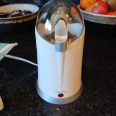 Seed or spice Grinder