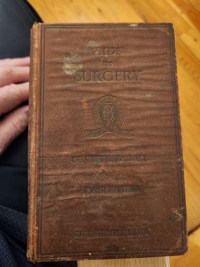 Aids To Surgery. By Joseph Cunning And Cecil A. Joll. 5th Edition 1924 Hardback In Fair Condition. See Photos For Same.